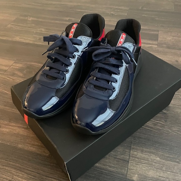 Prada - Picture 2 of 4